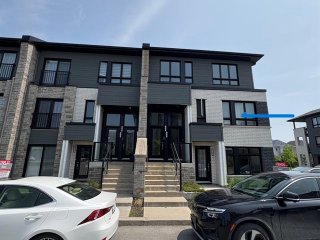 912 Rue du Mont-Laval