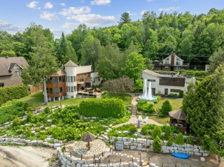 1104 Ch. du Tour-du-Lac
