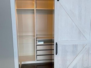 Walk-in closet