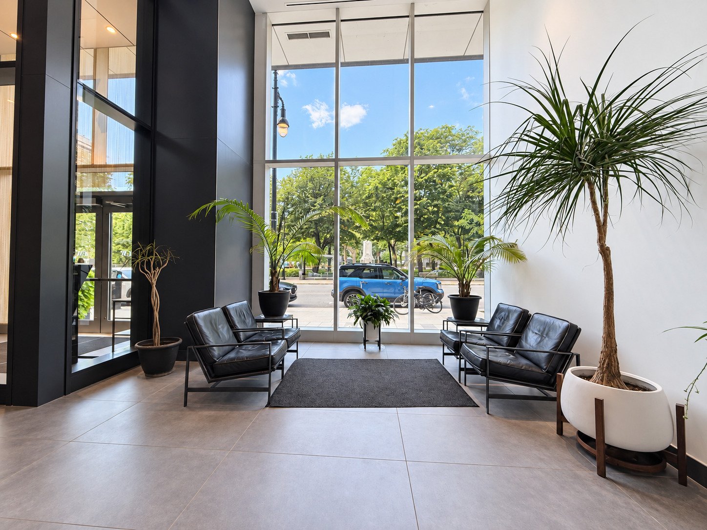 #2002 - 2300 Rue Tupper