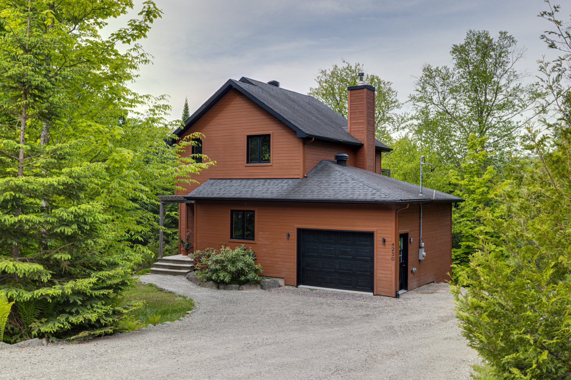 4230 Rue des Monarques
