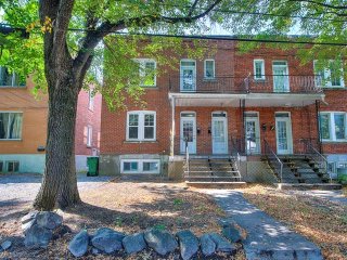 4542 Av. Earnscliffe