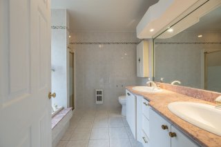 Ensuite bathroom