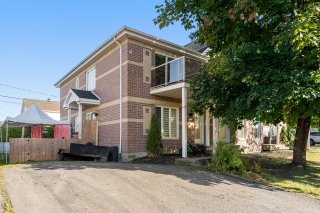 837 Rue de la Citronnelle