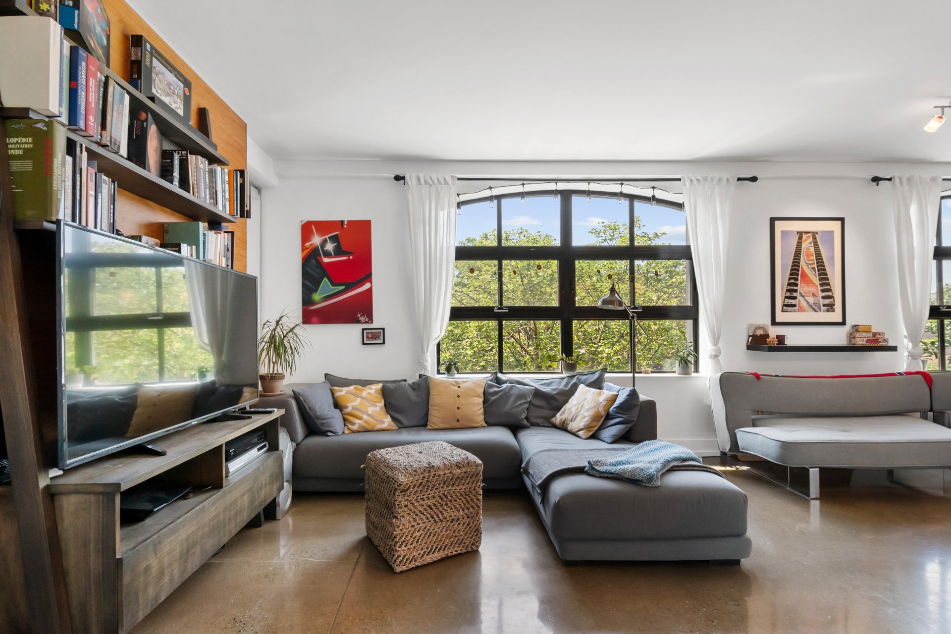 #302 - 2037 Av. Aird