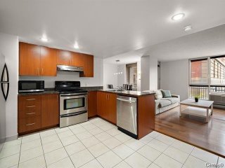 #102 - 88 Rue Charlotte