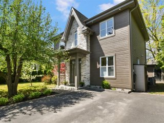 1320 Rue de la Rive-Boisée