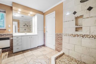 Ensuite bathroom