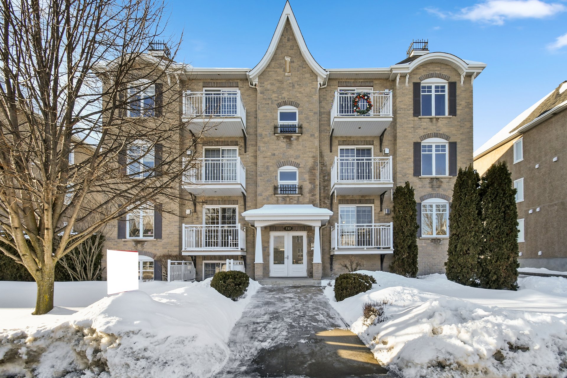 #B - 735 Boul. le Bourg-Neuf