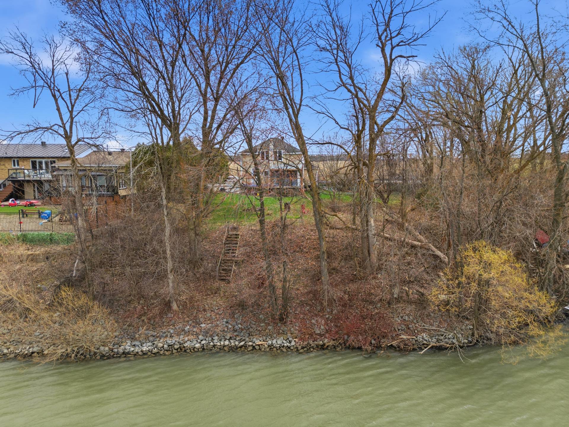 207Z Ch. des Patriotes