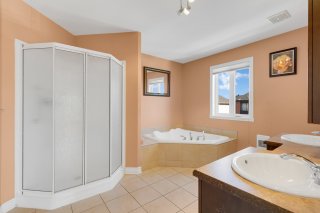 Ensuite bathroom