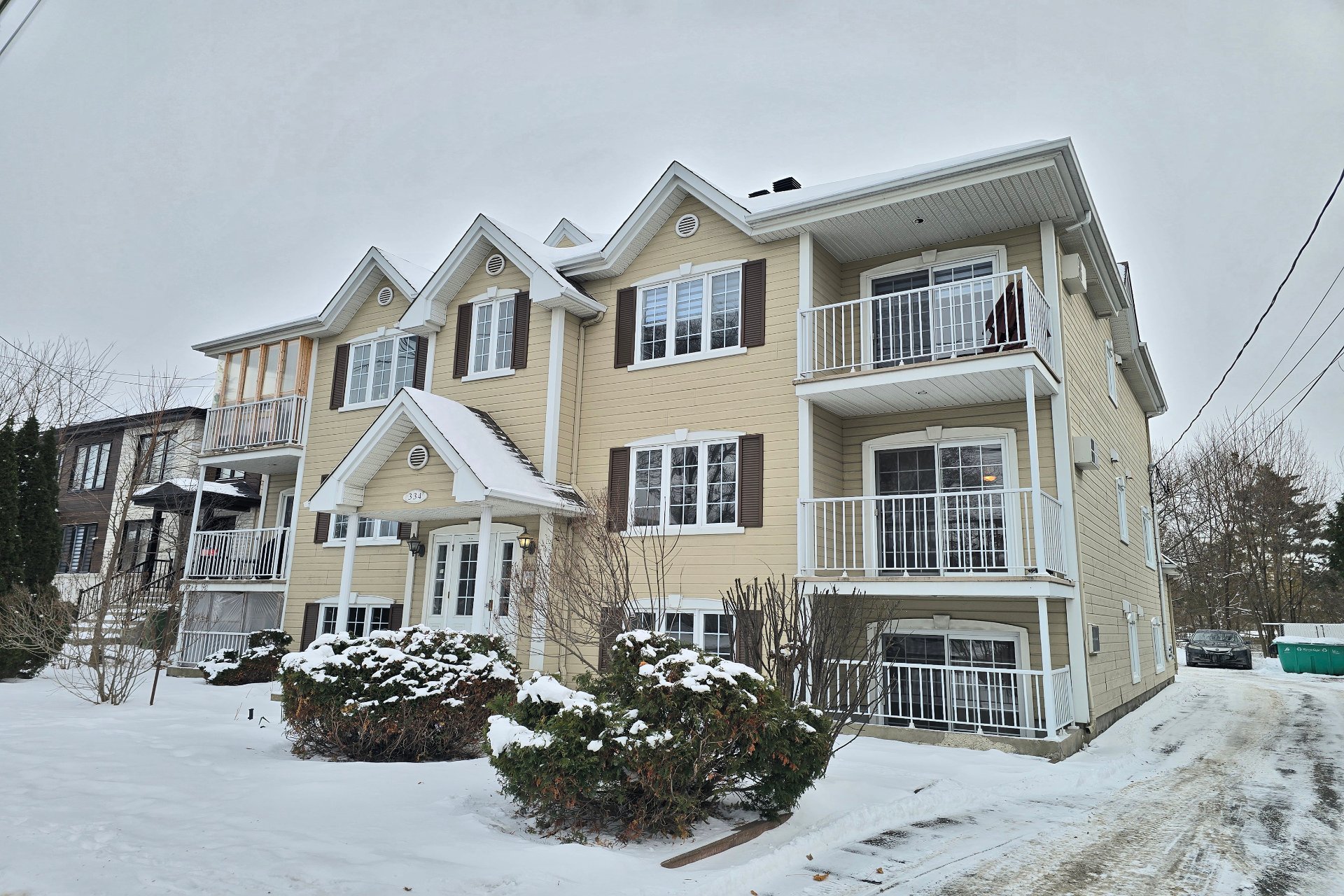 #4 - 334 Boul. Adolphe-Chapleau