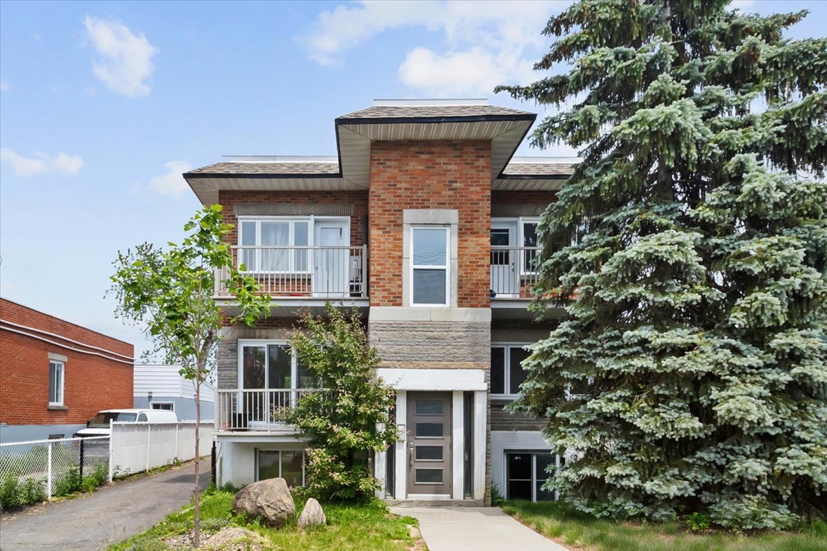 9829 Av. Merritt