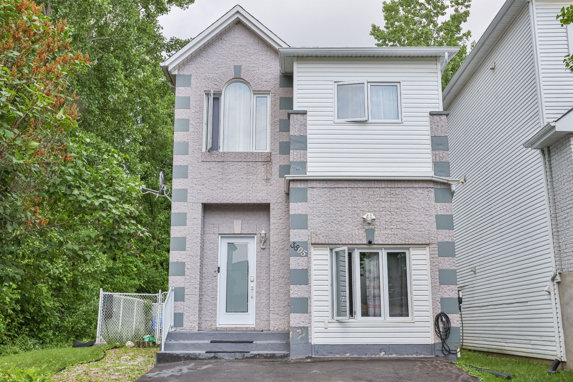 3805 Rue Antoine-Blondin