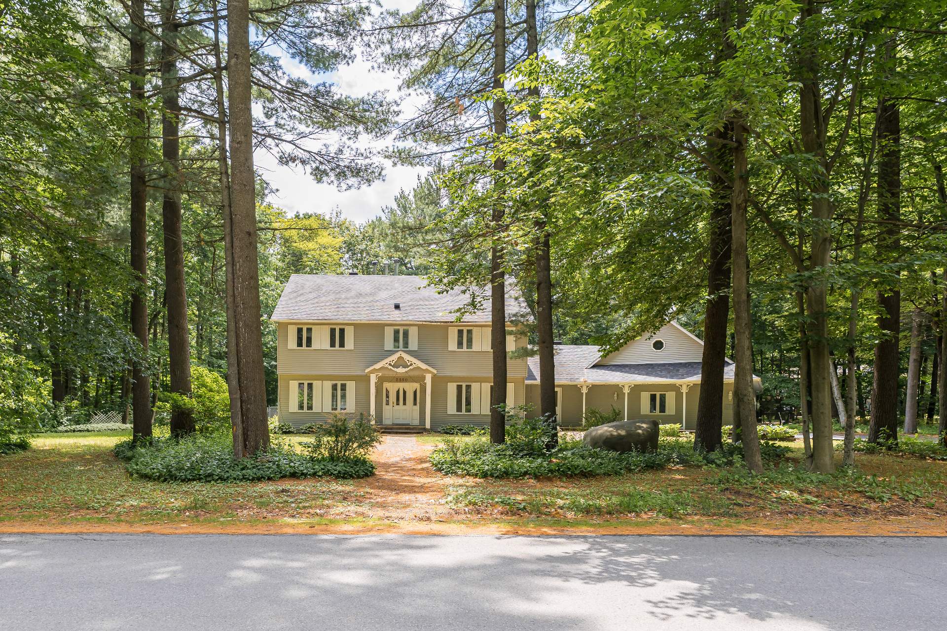 2550 Rue Yearling