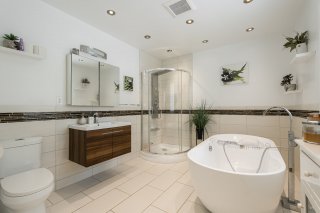 Salle de bains attenante à la CCP