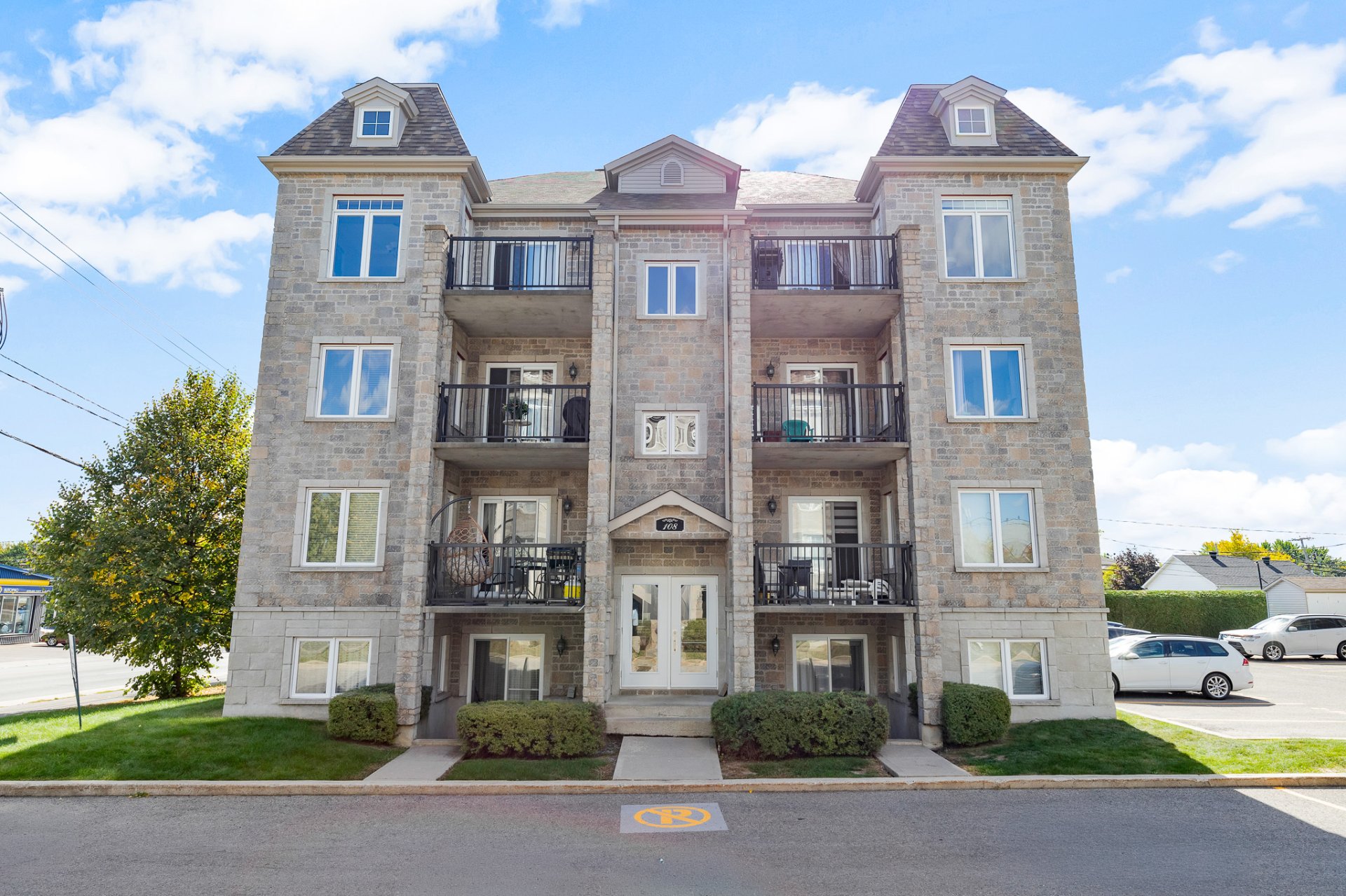 #7 - 108 25e Avenue
