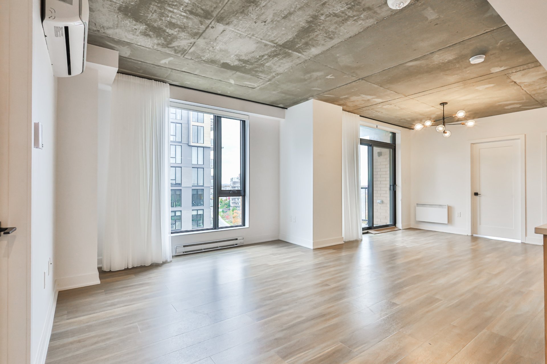 #812 - 3440 Boul. St-Elzear O.