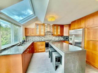 37 Av. Greystone