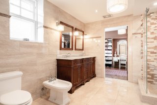 Ensuite bathroom