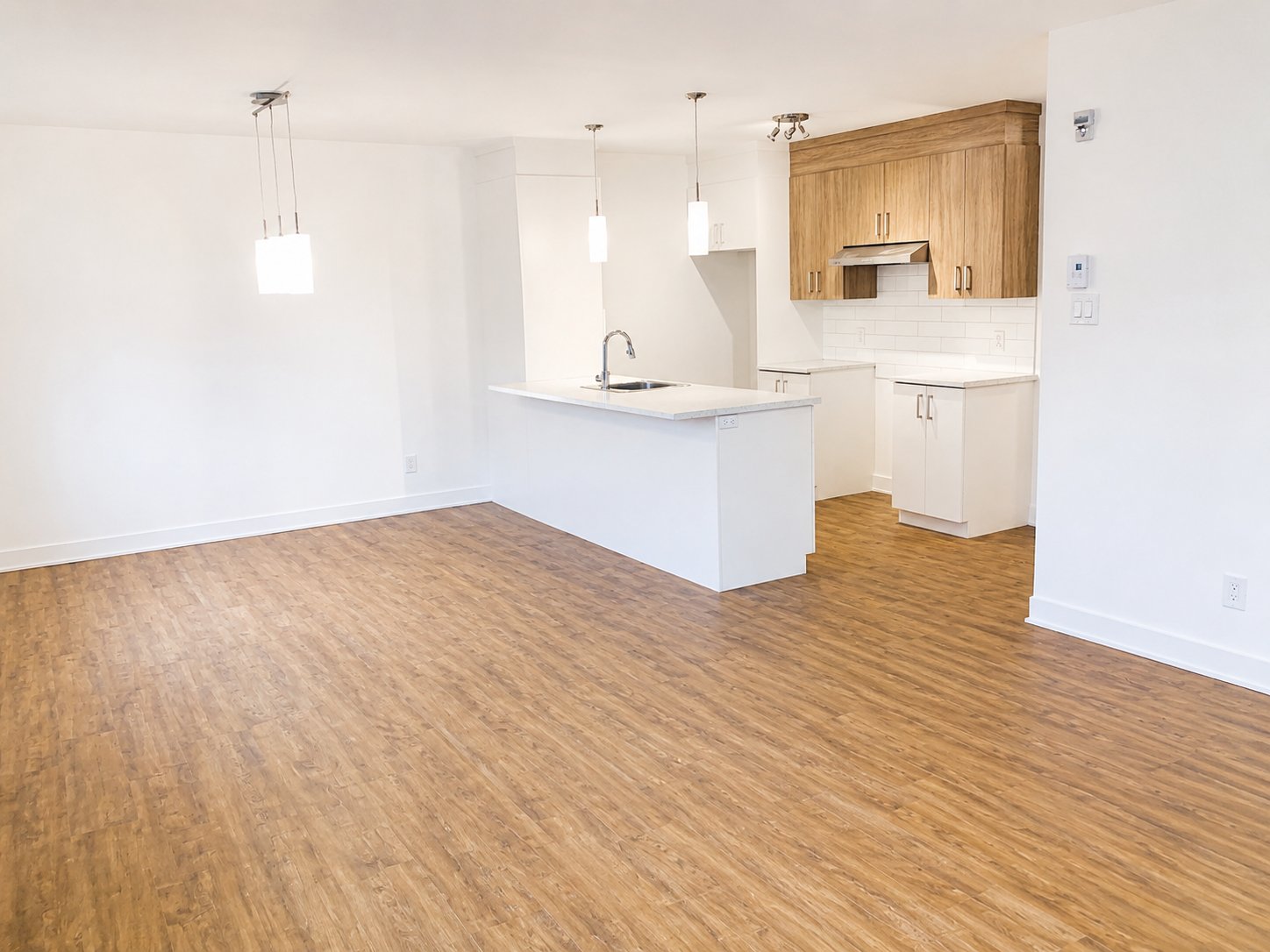 #303 - 3462 Rue Church