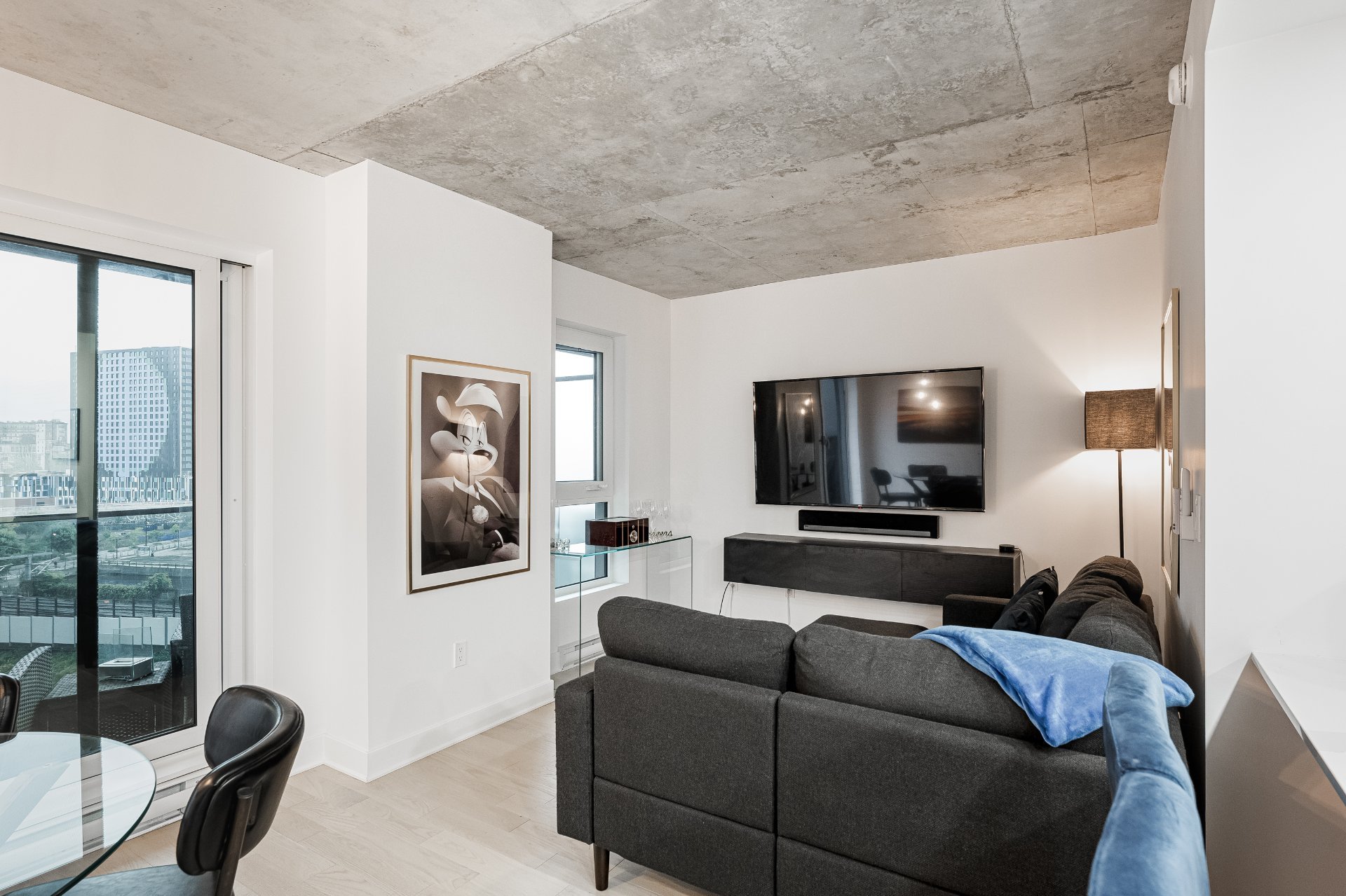 #911 - 100 Rue Murray