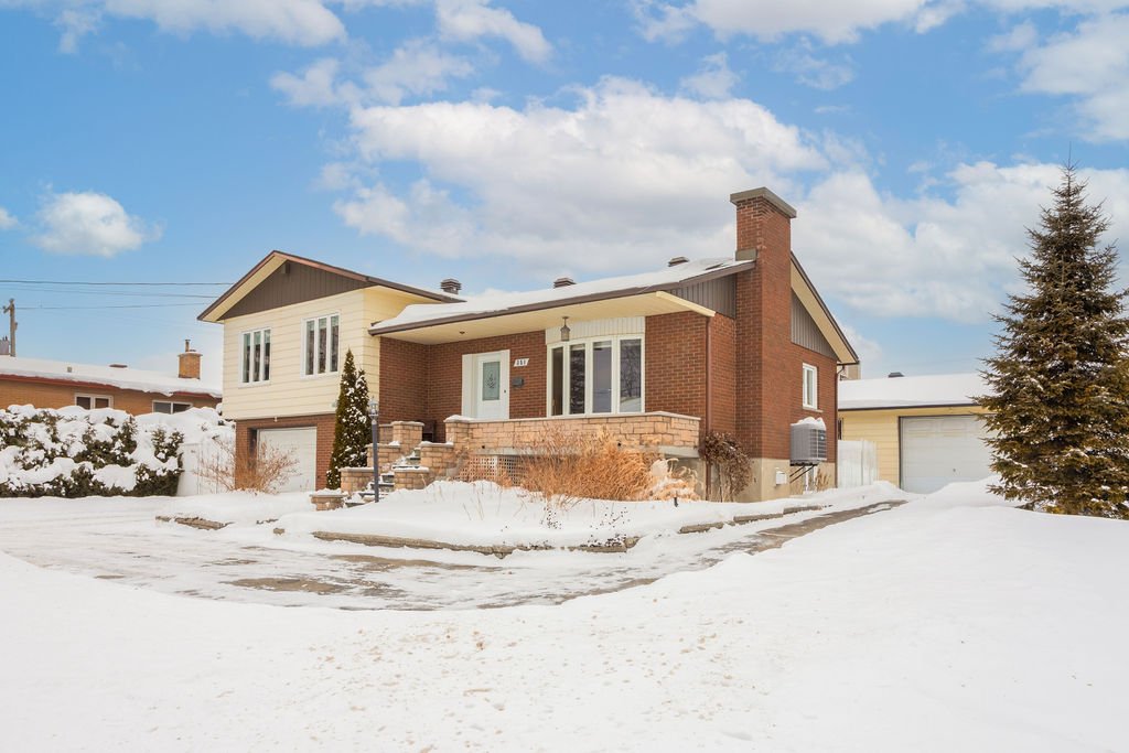 351 Boul. St-Elzear E.