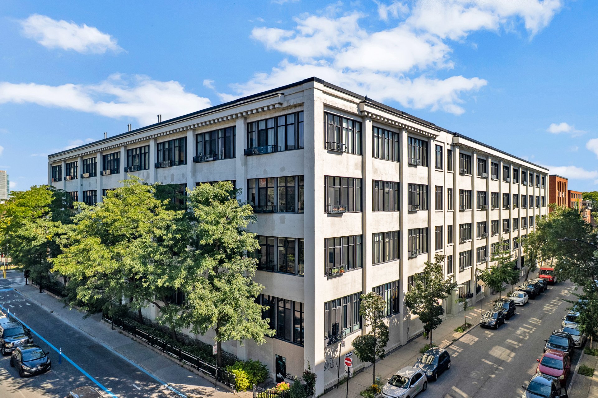 #202 765 Rue Bourget — photo 1