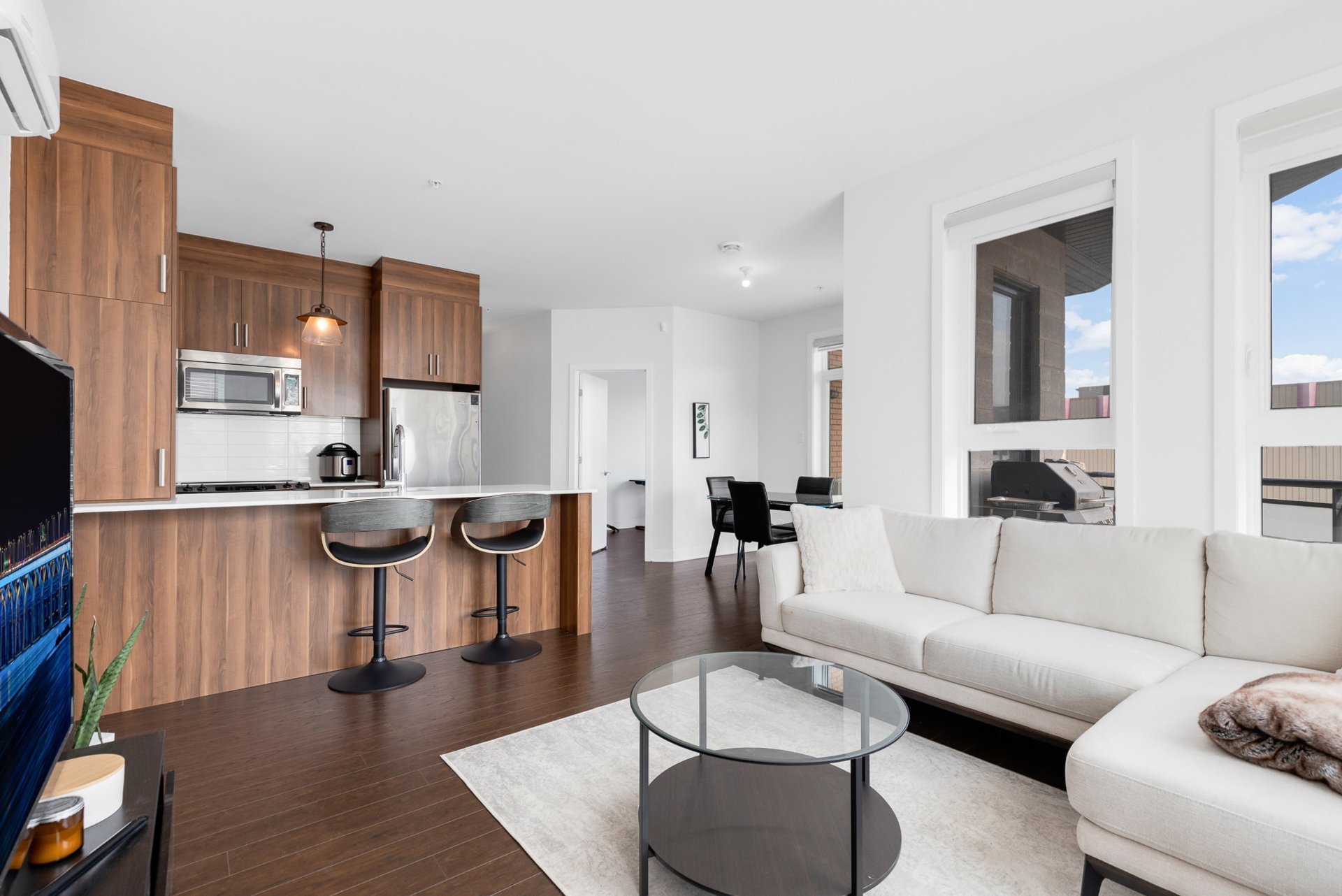 #206 - 6970 Av. Victoria