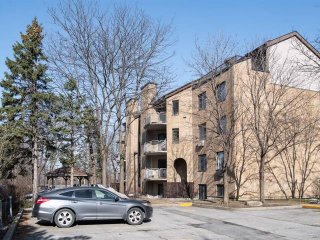 #310 - 3037 Rue Édouard-Montpetit