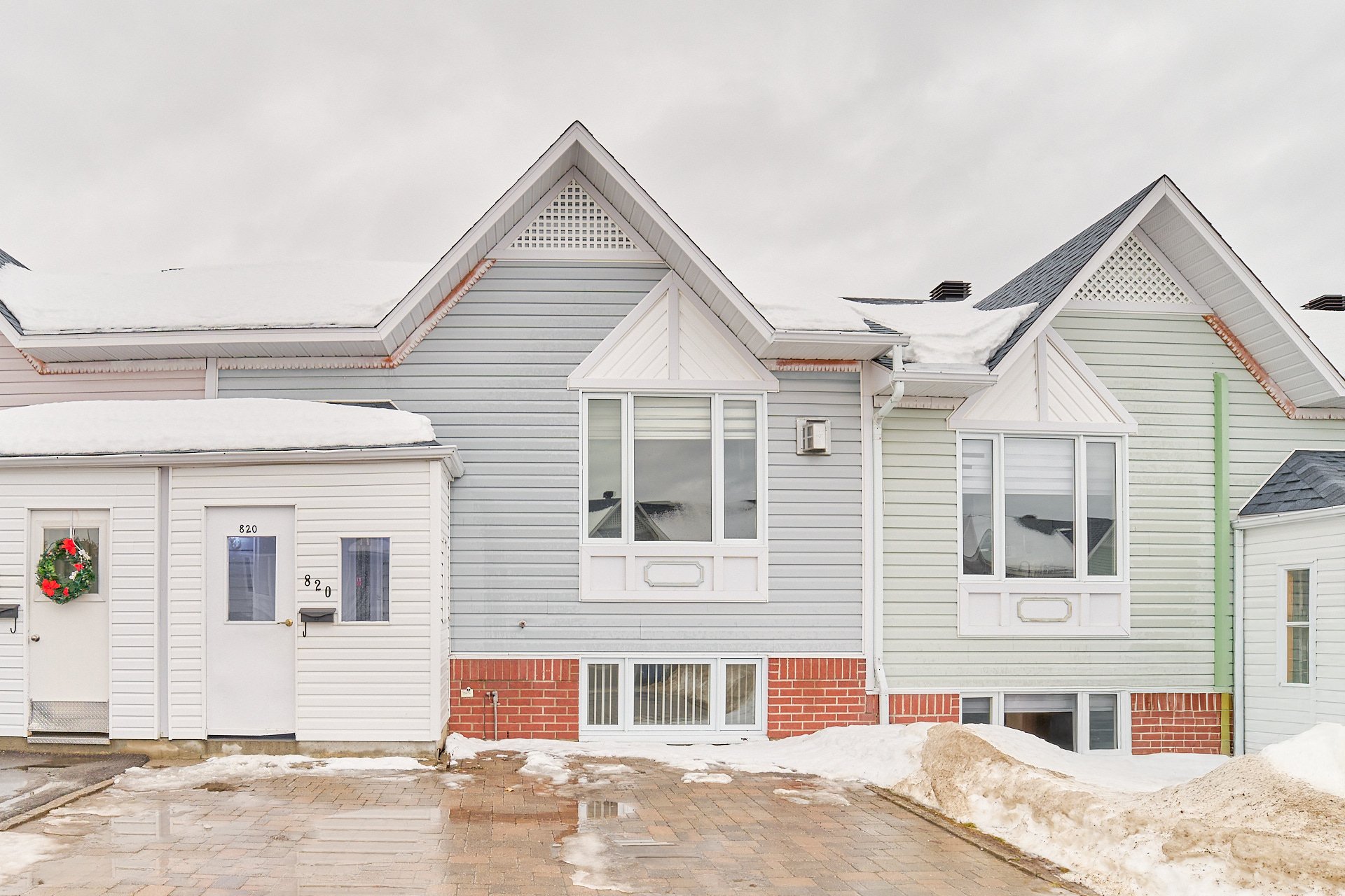 820 Av. des Amandiers