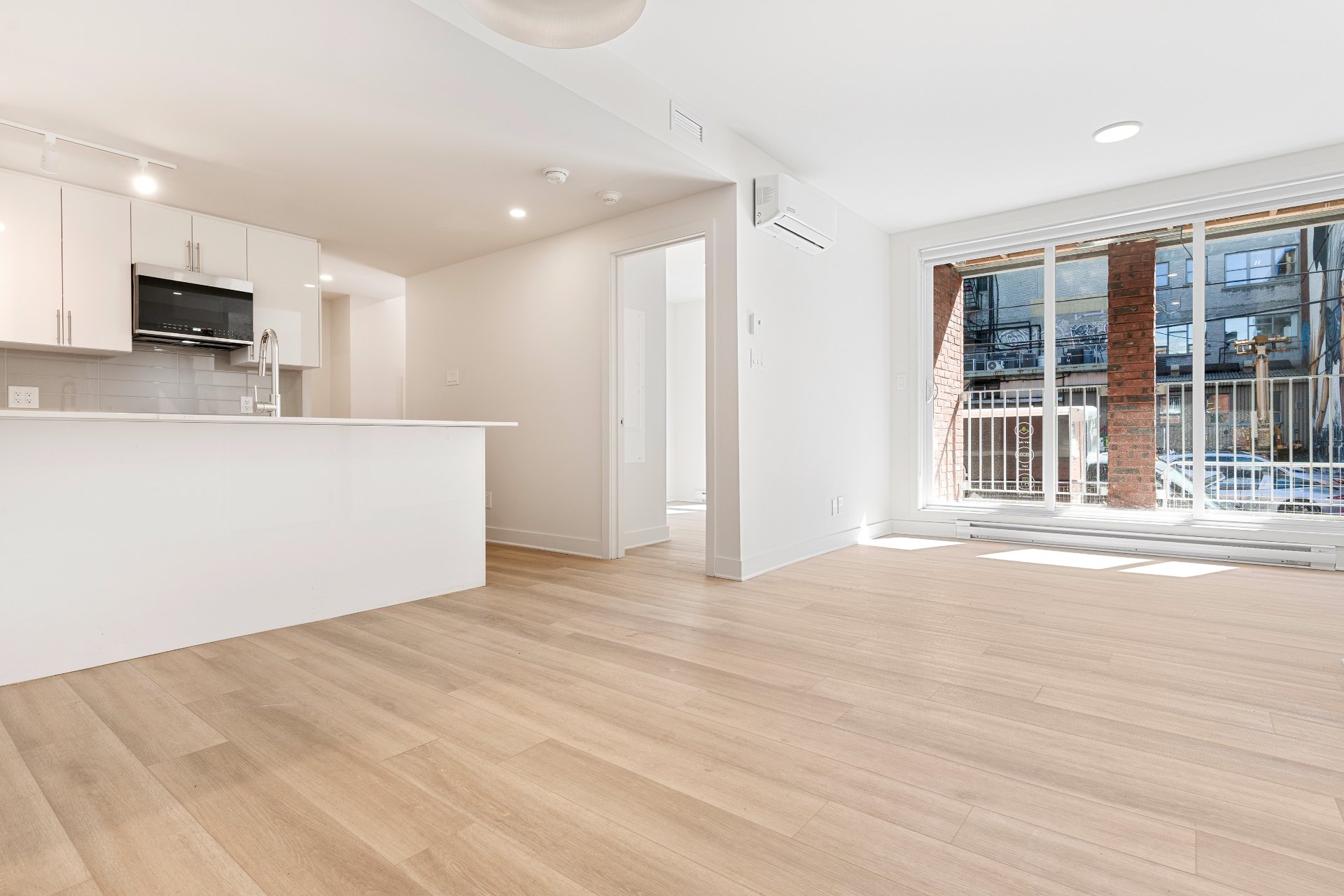 #100 - 3977 Rue St-Dominique