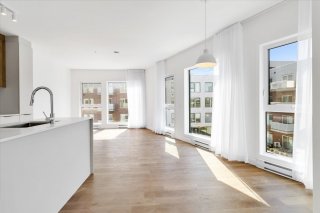 #300 - 814 2e Avenue