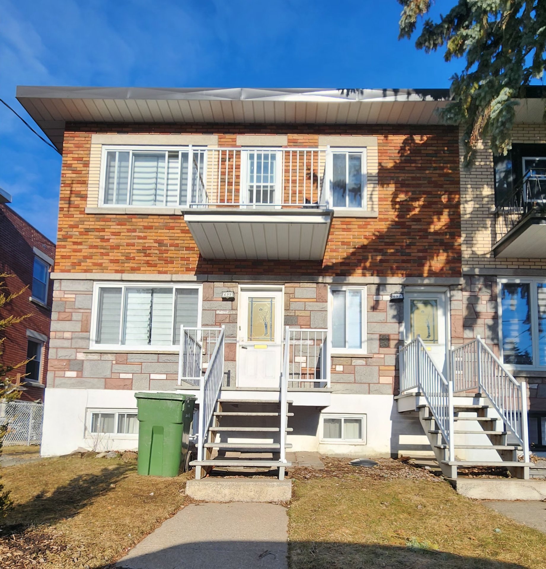 697 43e Avenue
