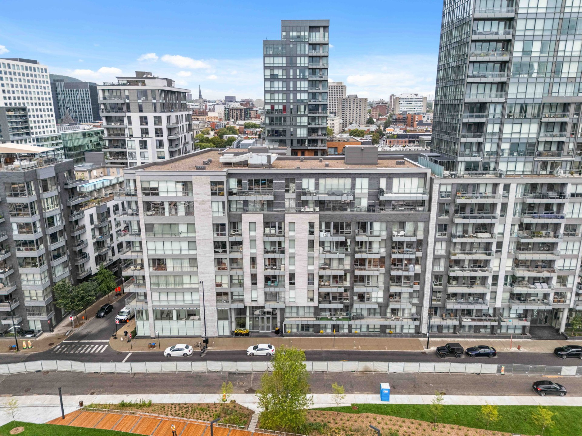#406 - 901 Rue de la Commune E.