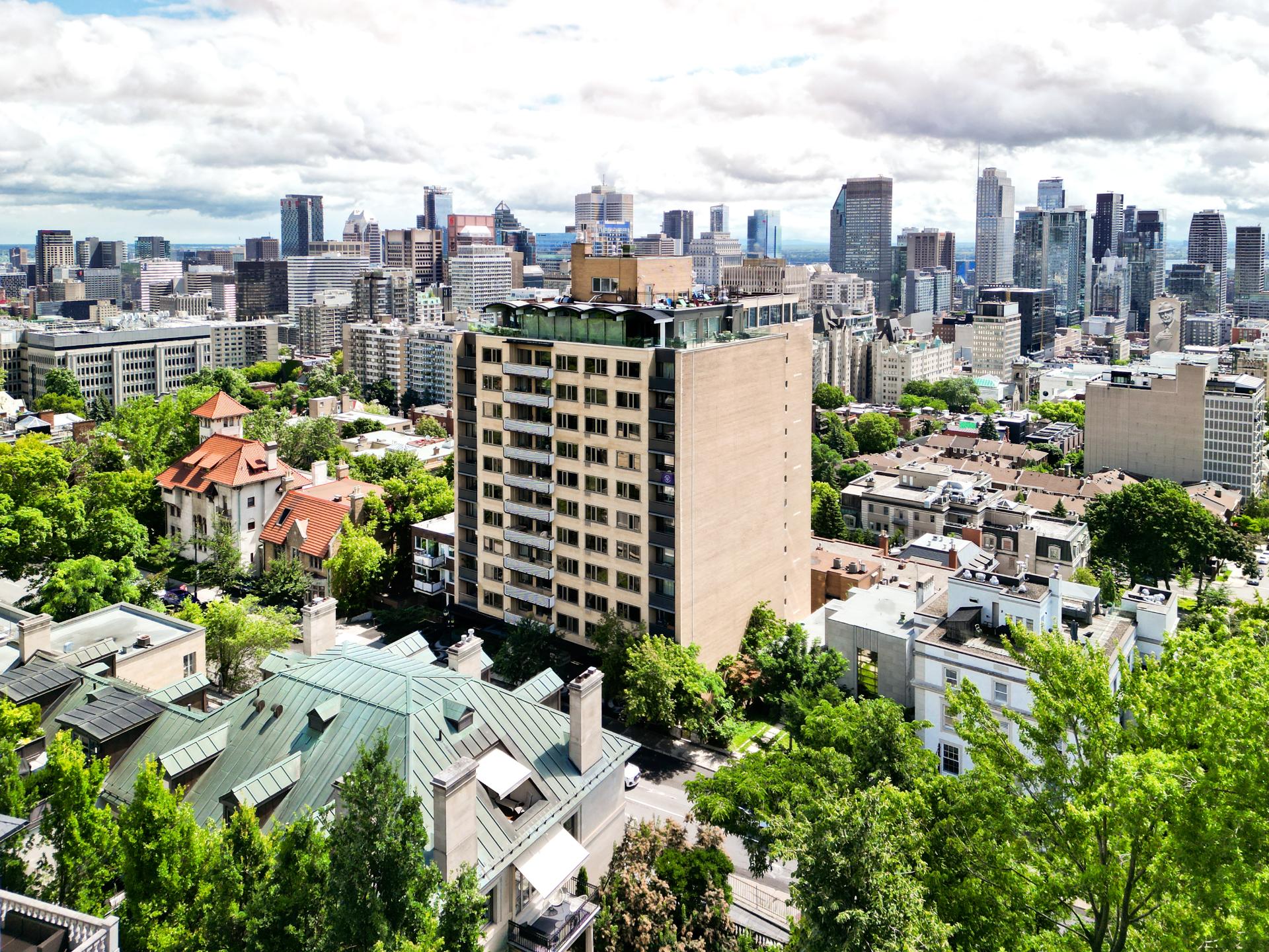 1400 Av. des Pins O. — photo 3