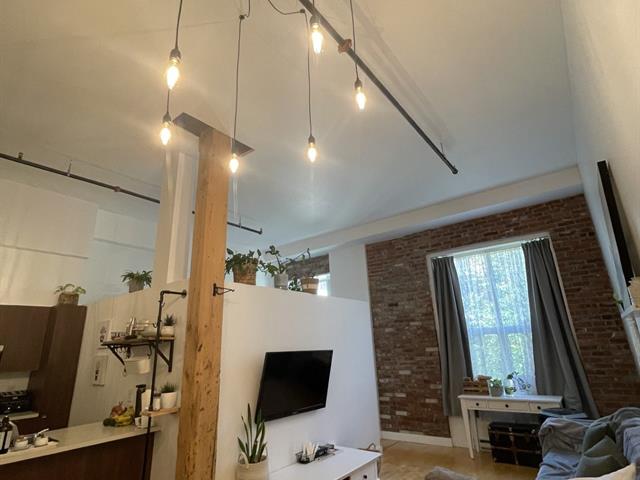 #144 - 4951 Rue Ontario E.