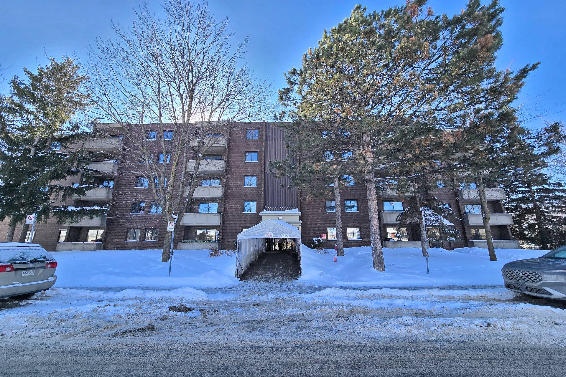 9100 - 504 Av. Montesquieu