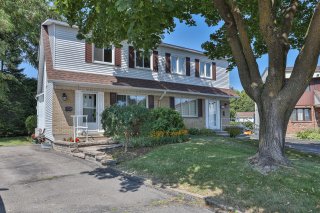 2121 Rue de Delphes