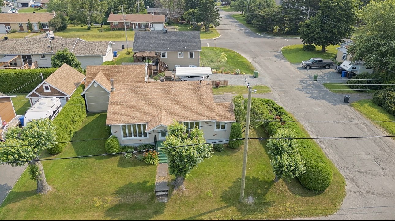 1441 Rue Allie