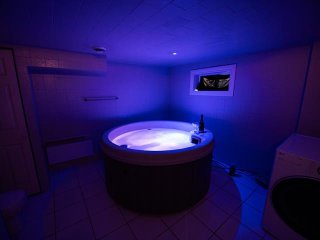 Hot tub