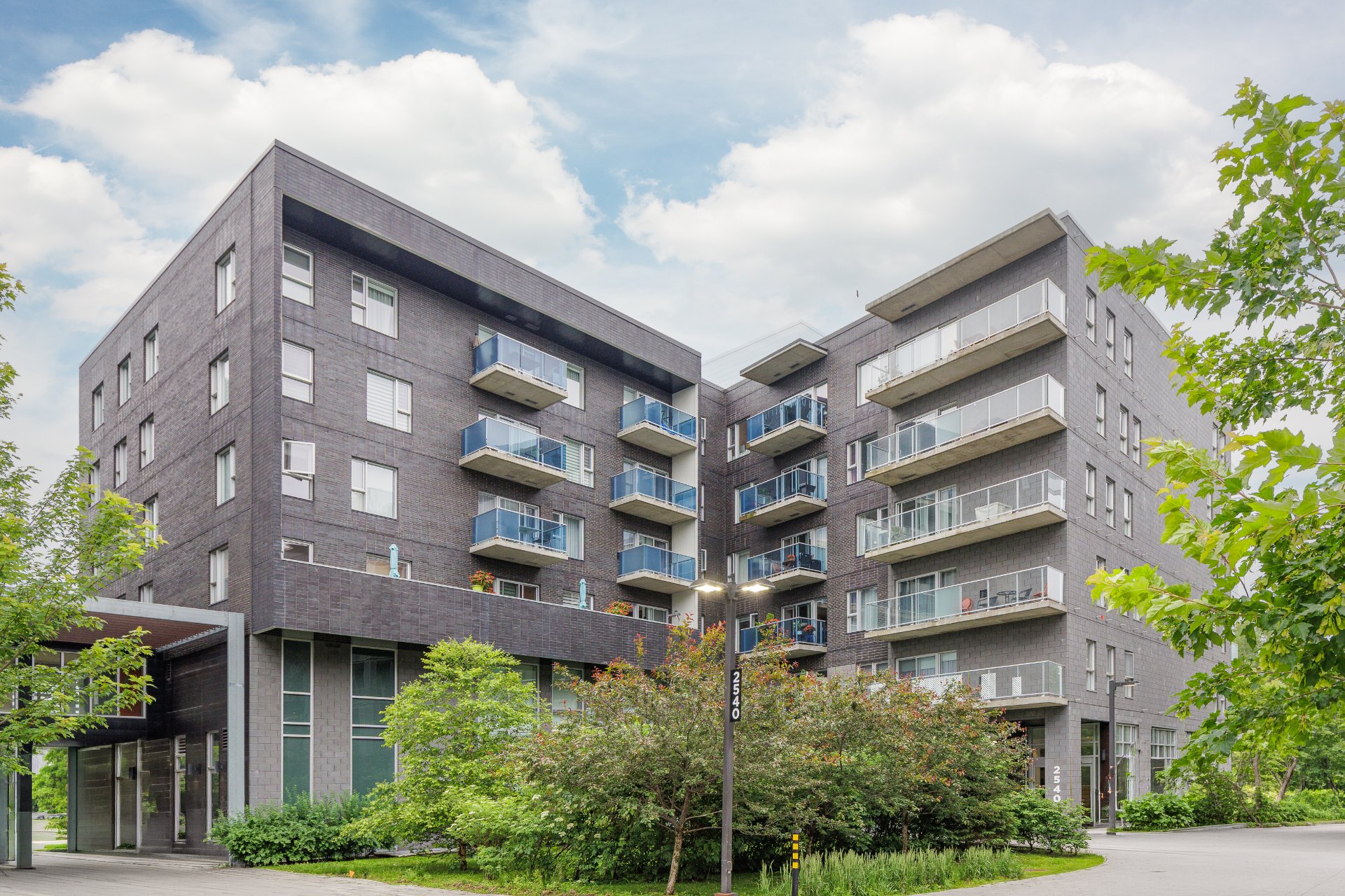 #414 - 2540 Place Pierre-Falardeau