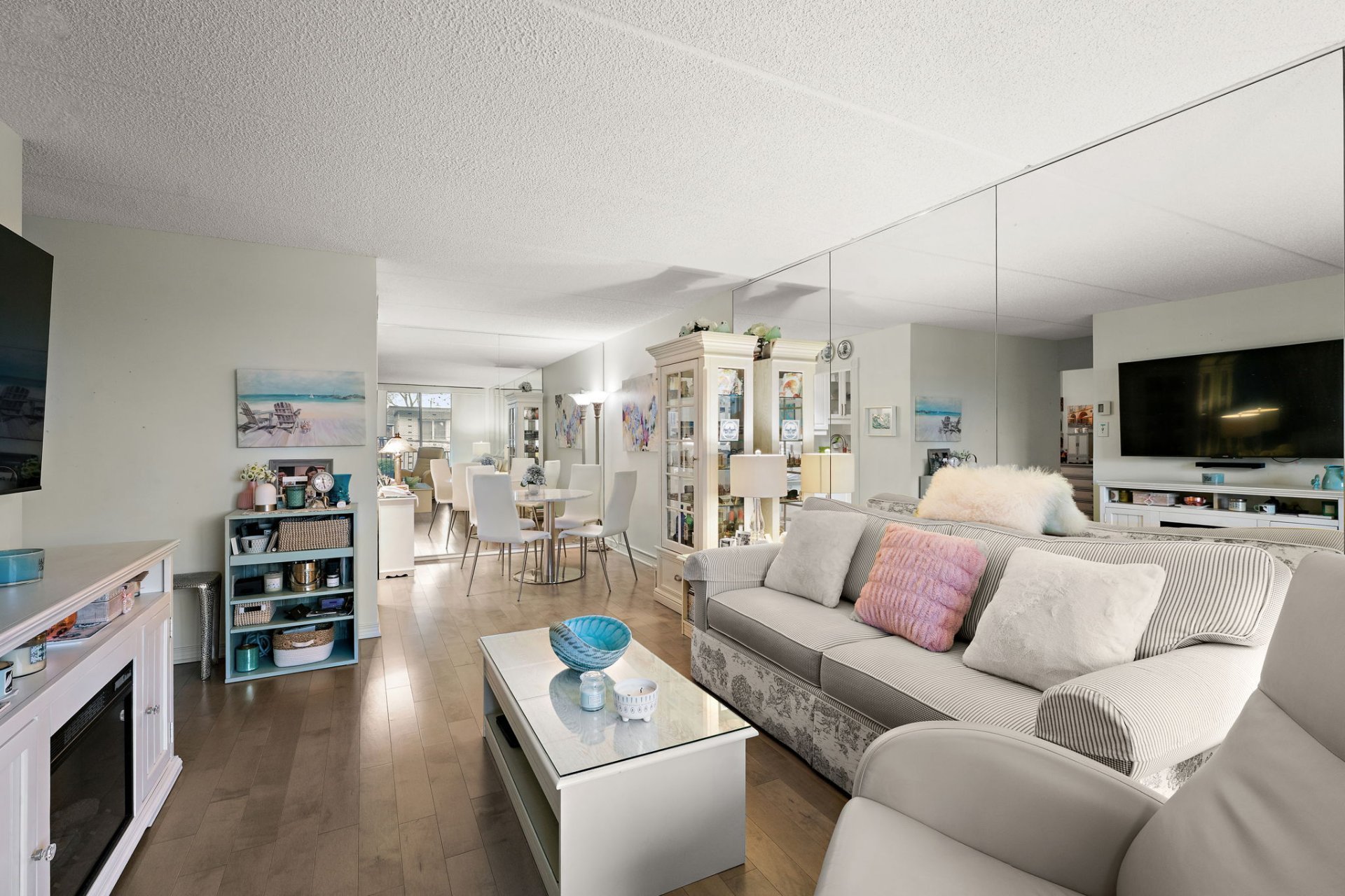 #122 - 560 Rue St-Laurent O.