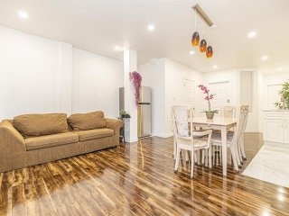 #1 - 329 Rue du Square-St-Louis