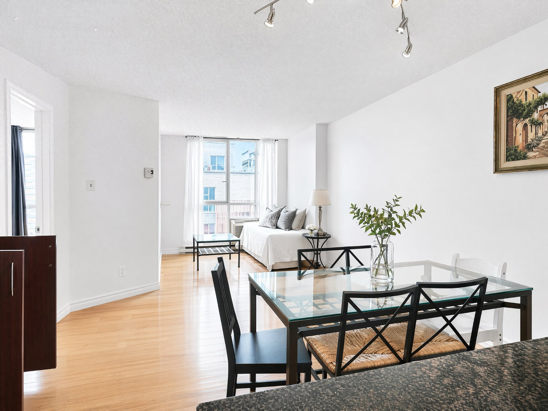 #761 - 98 Rue Charlotte