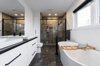 Salle de bains attenante à la CCP