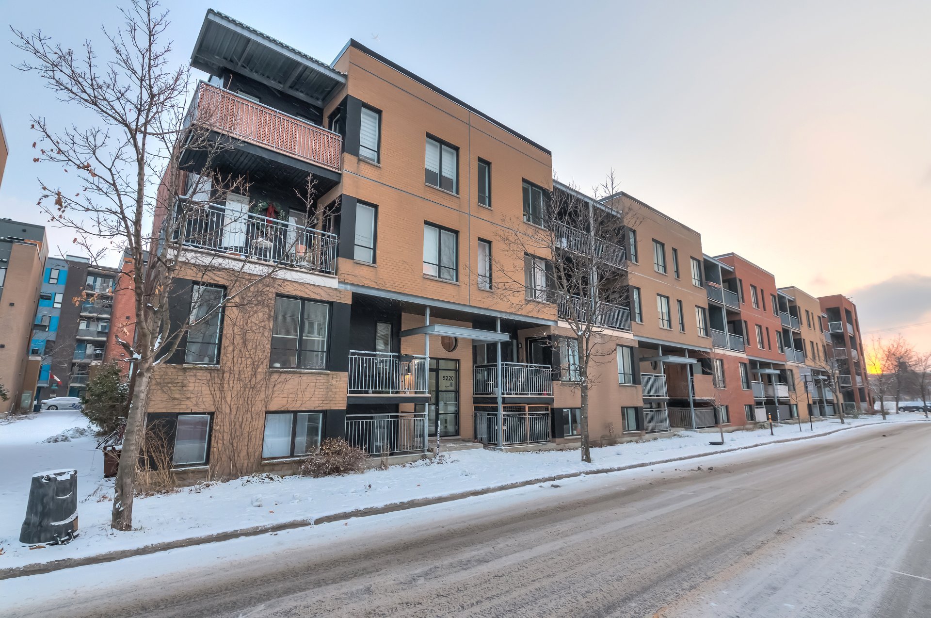 #1 - 5220 Rue St-Ambroise