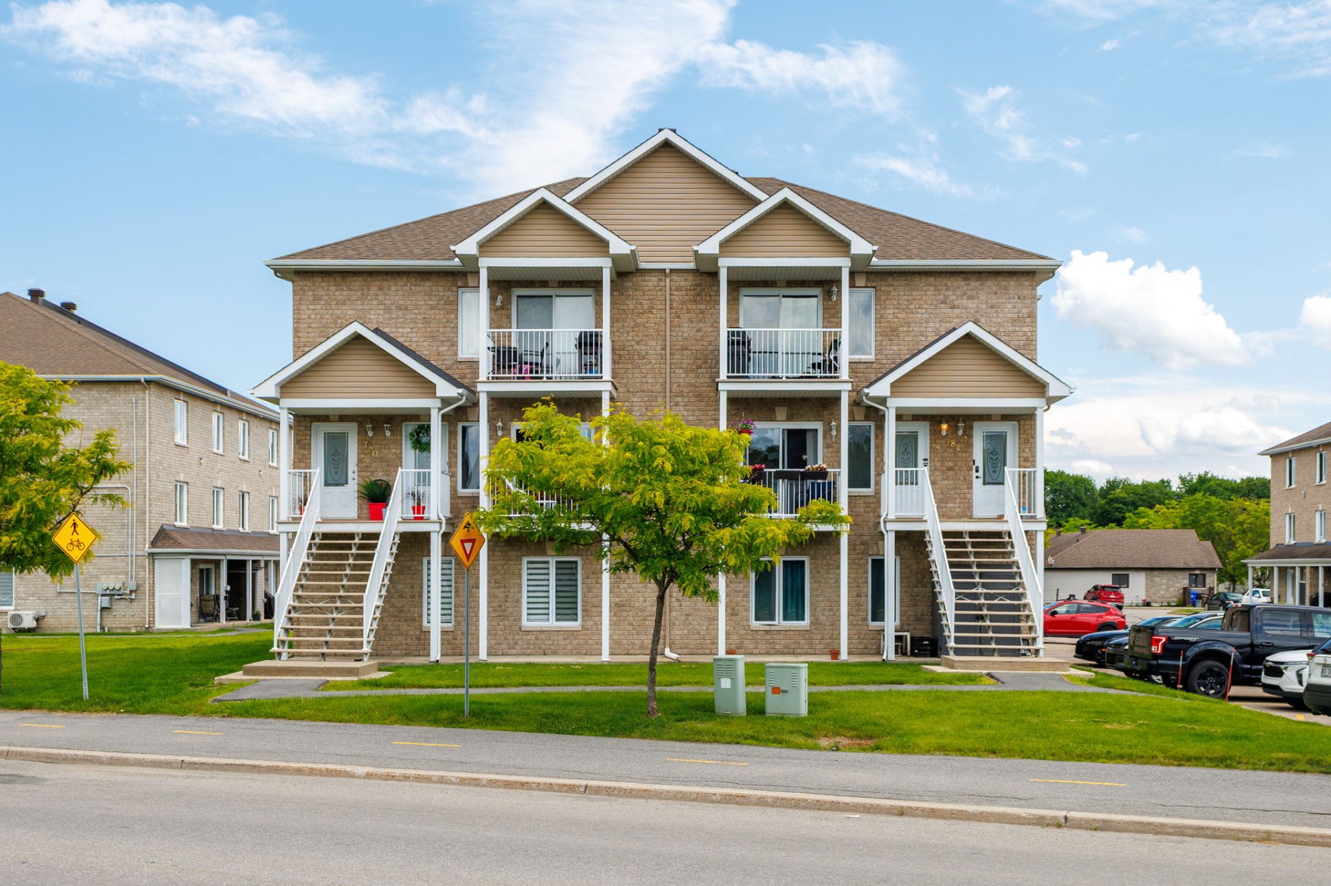 #2 - 784 Rue Maclaren E.