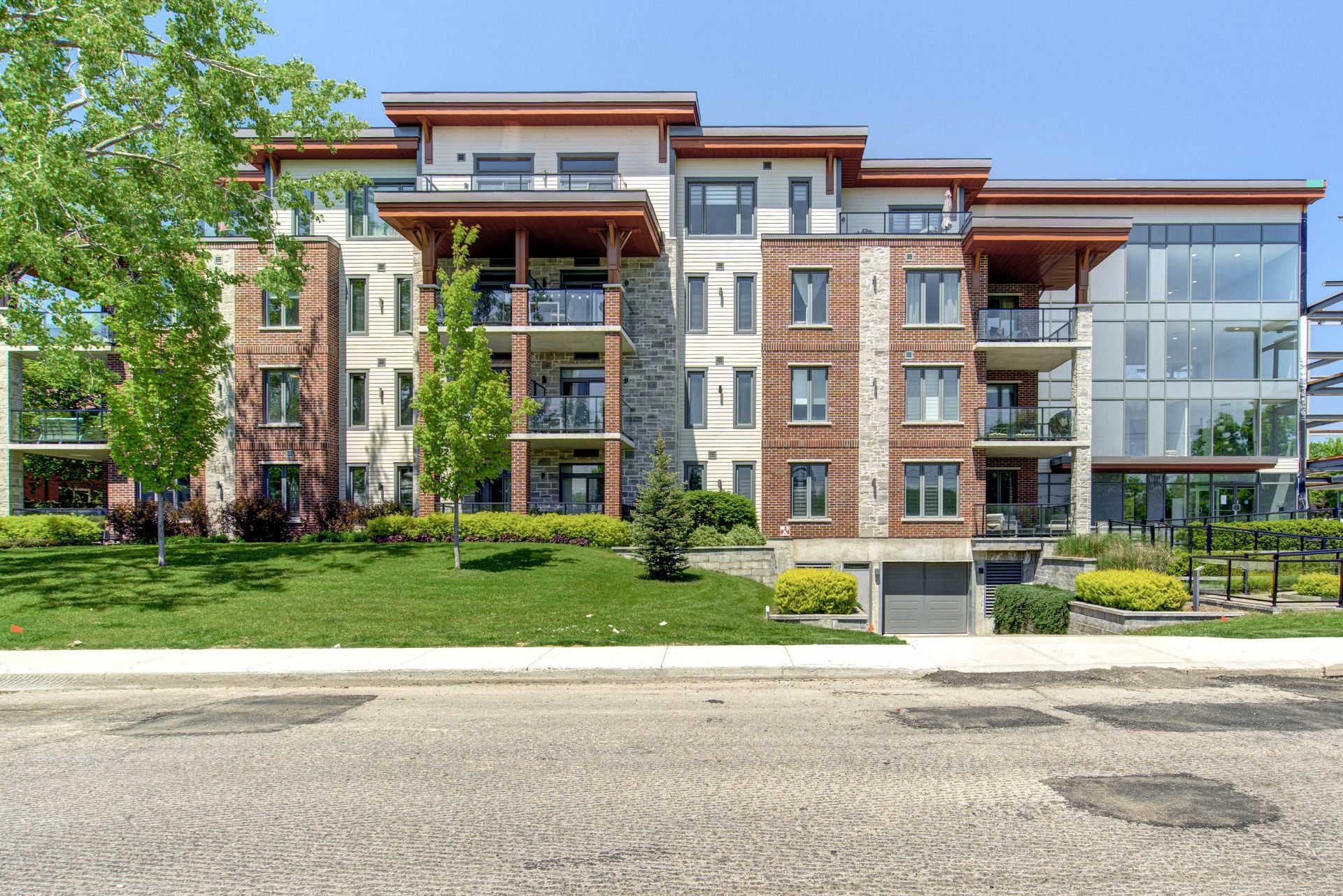 #105 - 79 Av. Elm