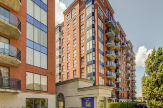 #905A - 800 Rue Muir